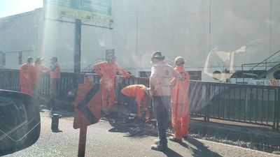 Un obrero trabajando, ocho mirando - Crónicas Ciudadanas - ABC Color