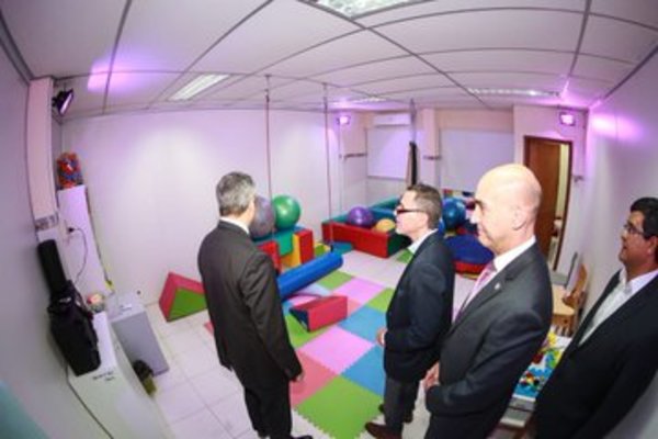 Habilitan Centro de Investigación en Hospital Pediátrico de Acosta Ñu - .::RADIO NACIONAL::.