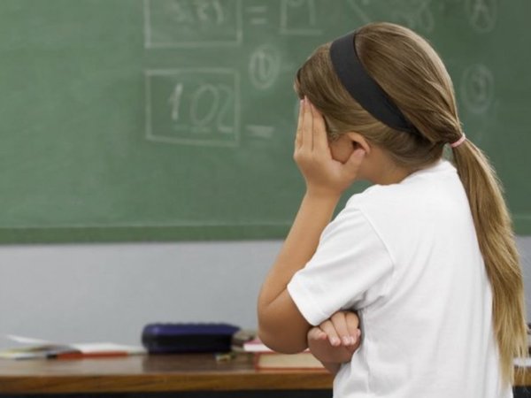 Padres denuncian que profes ataban con cinta de embalaje a alumnitos del jardín