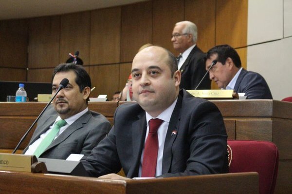 “Cartes debe jurar y Castiglioni es uno de los negociadores directos del acta entreguista” - ADN Paraguayo