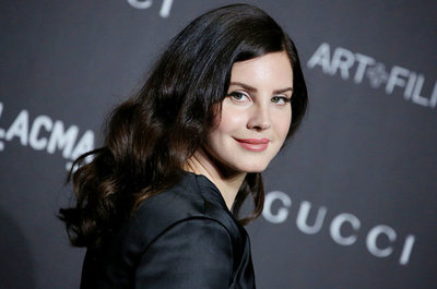 Lana del Rey estrenó el videoclip de su single “Doin’ Time”