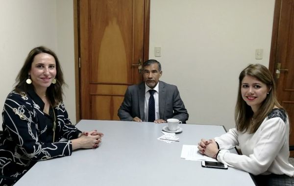 Ministro recibe a relatora  de la Comisión de Derechos Humanos