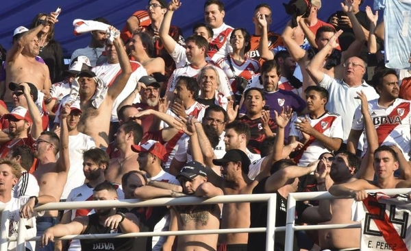 HOY / Hinchas de River, demorados al dar positivo al alcotest