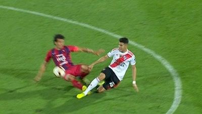 El VAR interpretó que era roja para Haedo - Fútbol - ABC Color