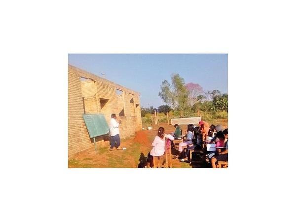Por obra parada, estudian a la intemperie
