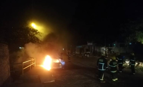 HOY / Echó a su inquilino por fijarse en mujer casada y le quemaron el vehículo
