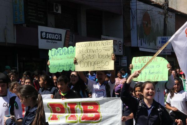 Docentes y estudiantes marchan hoy por más presupuesto para educación