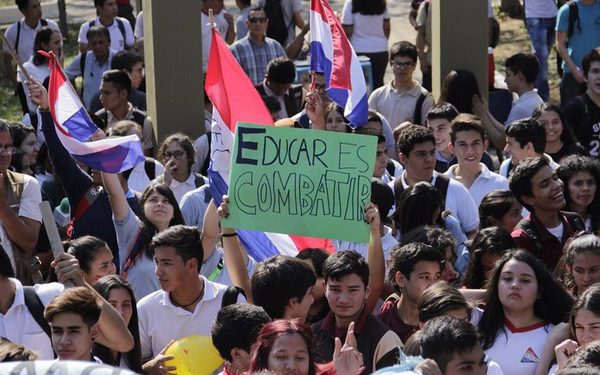 Estudiantes secundarios marchan hoy por el centro de Asunción