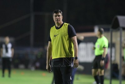 Por problemas de salud, Chamot no dirigirá a Libertad