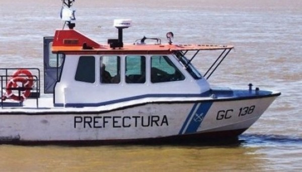 PESCADORES ENCARNACENOS FUERON RESCATADOS TRAS CAER DE SU CANOA EN EL RÍO PARANÁ