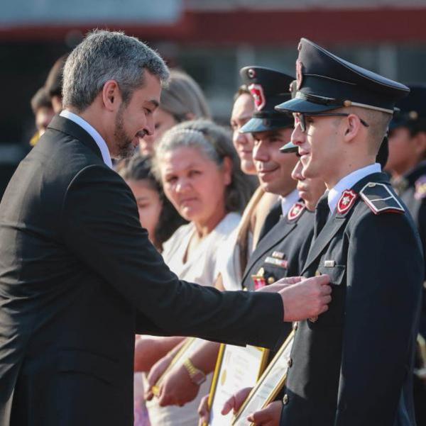 En el Día del Agente de Policía, Presidente destacó el servicio que ofrecen a la ciudadana