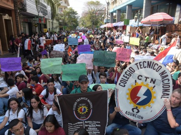 Instalan mesa técnica entre estudiantes, Hacienda y MEC