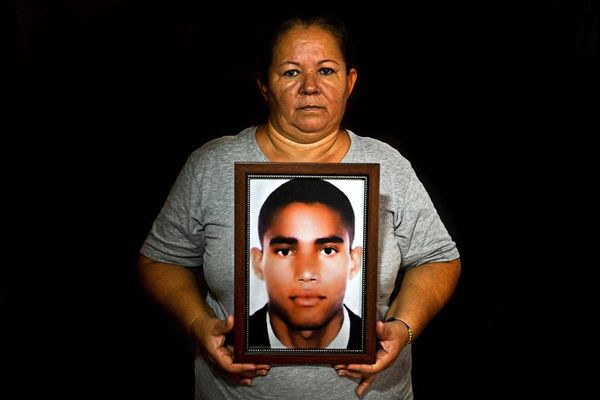 “Las buscadoras”, las madres que reparten cartas sobre sus desaparecidos en  Colombia - Mundo - ABC Color
