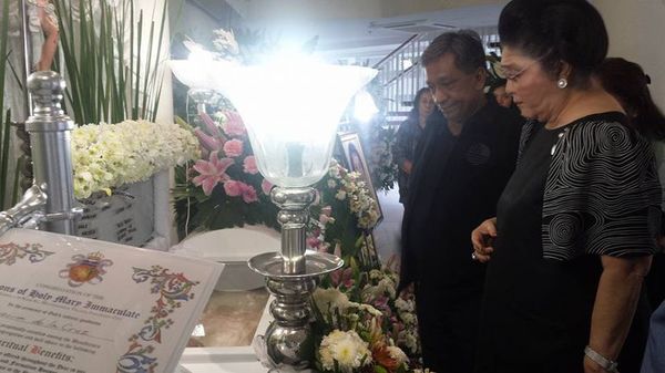 La alargada sombra de Imelda Marcos y sus sueños de poder alcanzan la Mostra - Gente - ABC Color