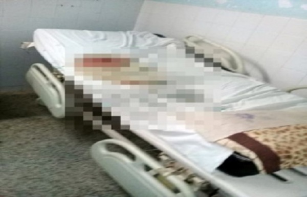 Por falta de lugar, depositan cadáveres en sala común de hospital