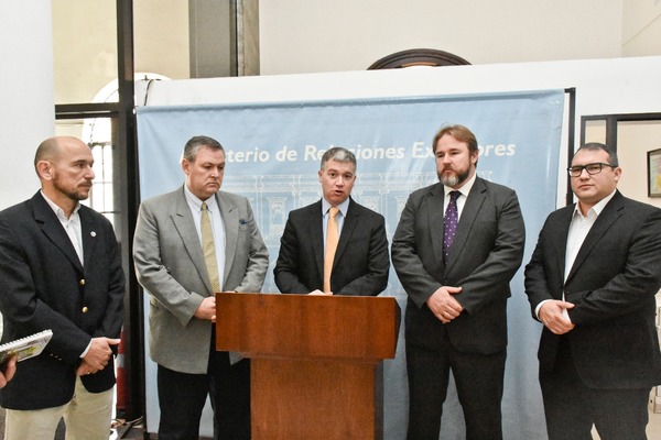 Exportadores fluviales solicitan medidas para asegurar navegabilidad en puntos críticos del Paraná | .::Agencia IP::.