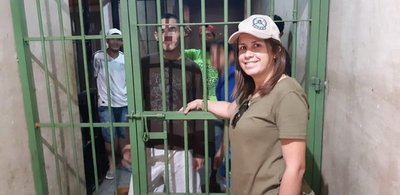 Viceministra de Política Criminal cantó con los reos y criminólogo advierte: “no se va a combatir al PCC cantando alabanzas” - ADN Paraguayo