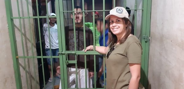 Viceministra de Política Criminal cantó con los reos y criminólogo advierte: “no se va a combatir al PCC cantando alabanzas” - ADN Paraguayo