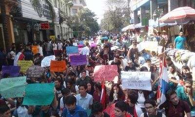 Alumnos corean “desastre ko Marito” - Nacionales - ABC Color