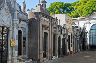 Realizarán recorrido histórico por el Cementerio de La Recoleta » Ñanduti