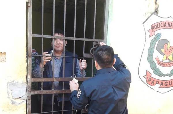 Dirigente detenido por “error” recupera su libertad •