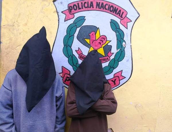 Ex convictos caen por robar tres cajas de gaseosa •