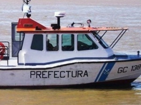Rescataron a pescadores que cayeron al río Paraná
