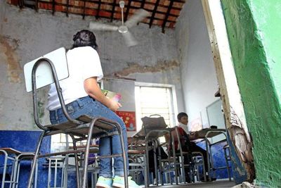 Docentes utilizaban cinta de embalaje para mantener a niños en sus sillas