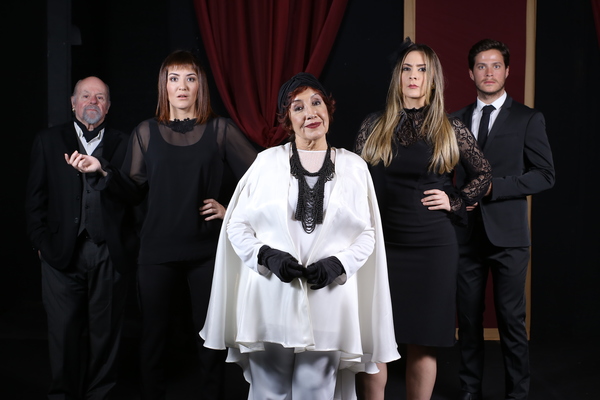 Últimas funciones de la comedia "¡¿El funeral?!" en Arlequín Teatro » Ñanduti