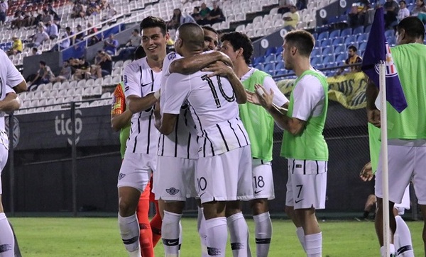 Libertad golea a Sportivo Luqueño
