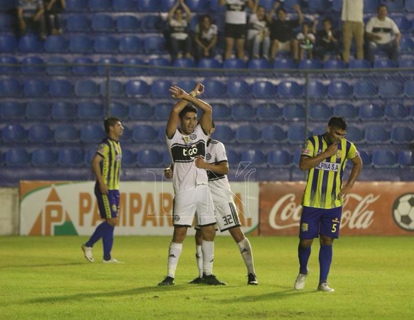 Olimpia goleó a Capiatá y sigue como puntero