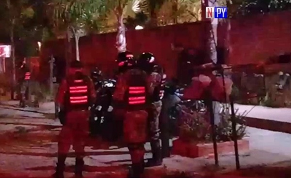 Enfrentamiento entre pobladores y militares en la Armada | Noticias Paraguay