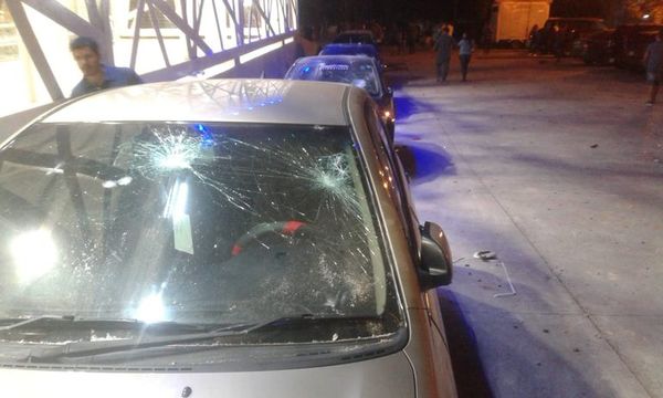 Barras bravas protagonizan violentos incidentes y destrozos en la SND - Nacionales - ABC Color