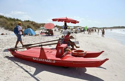 La inquietante playa blanca de Toscana de 4 km de extensión