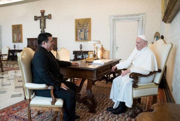 Emotivo encuentro entre el Papa Francisco y Cartes en el Vaticano