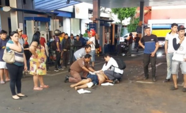 Muere al ser arrollado mientras cargaba combustible a su biciclo