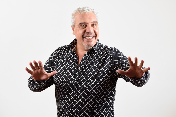 Coco Sily vuelve a Paraguay para 'salvar a los lorito óga'