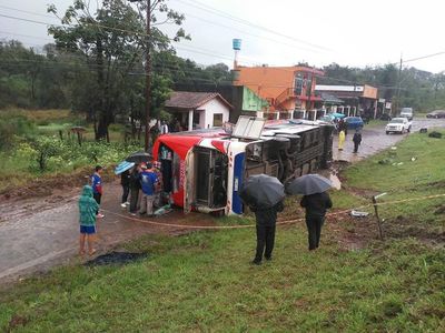 Accidente en Itapúa deja un muerto y ocho heridos - Nacionales - ABC Color