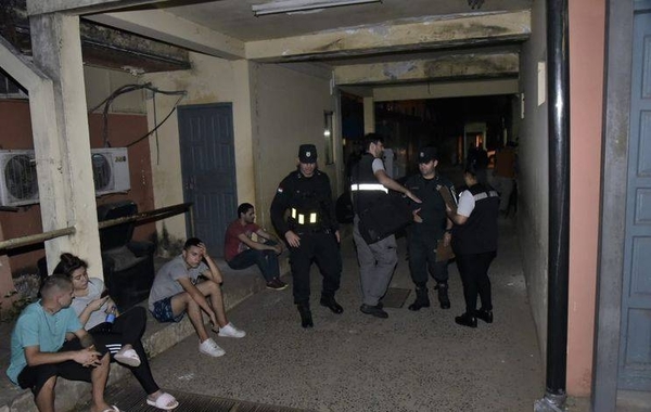 HOY / Comandante niega que la Policía haya descuidado partido de futsal