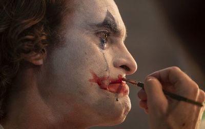El Guasón viaja a los orígenes de su locura para robar el León de Oro - Cine y TV - ABC Color
