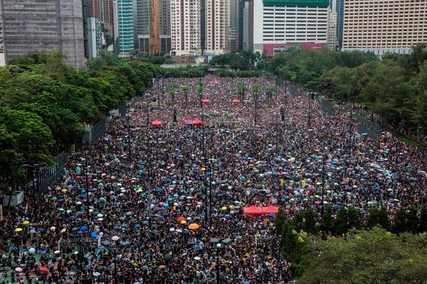 Hong Kong: manifestantes se enfrentan a la Policía y vuelven a tomar las calles » Ñanduti