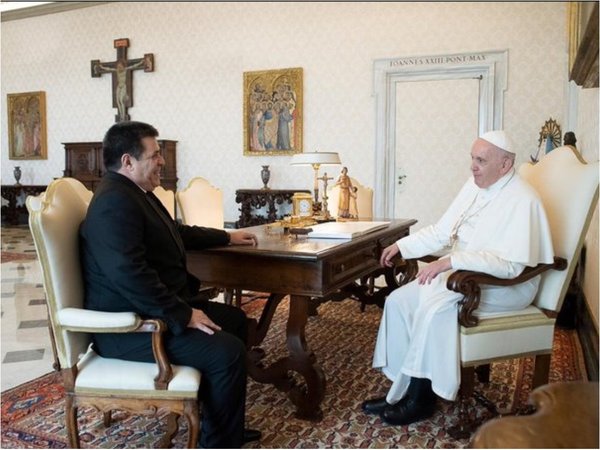 Cartes visitó al Papa Francisco en el Vaticano
