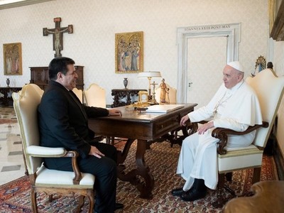 Horacio Cartes tuvo hoy una audiencia con el Papa Francisco