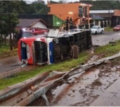 Violento accidente deja un fallecido en Itapúa - Paraguay.com