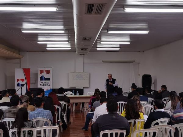 Jóvenes de tres ciudades se forman en política y legislación - Nacionales - ABC Color