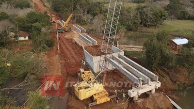 INTENDENTE CELEBRA INTERVENCIÓN DEL MOPC EN SU DISTRITO