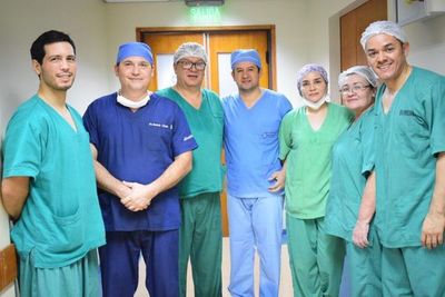 Médicos salvan a un feto de nacer con una malformación vertebral - Nacionales - ABC Color