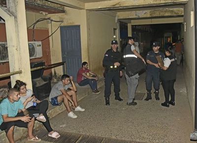 Fiscalía ordena liberar a 40 menores que estuvieron en riña entre barrabravas - Nacionales - ABC Color