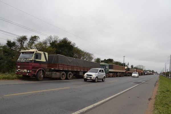 Sojeros están varados hace tres días sobre Acceso Sur - Nacionales - ABC Color