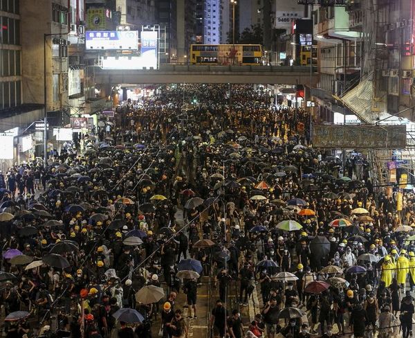 Pueblo de Hong Kong se manifiesta pese a prohibición policial - Internacionales - ABC Color